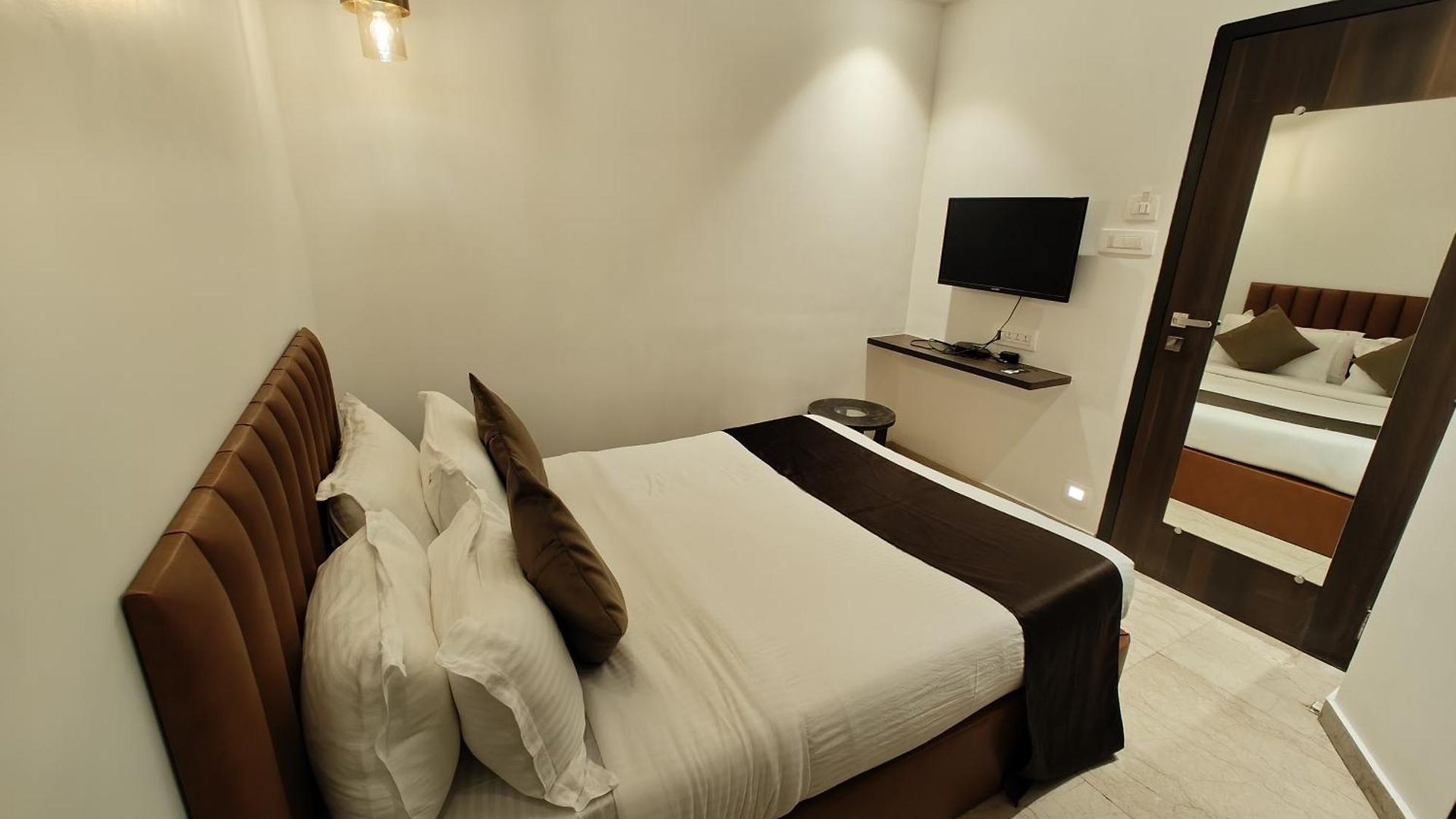 The Majlis - Colaba Hotel Mumbai