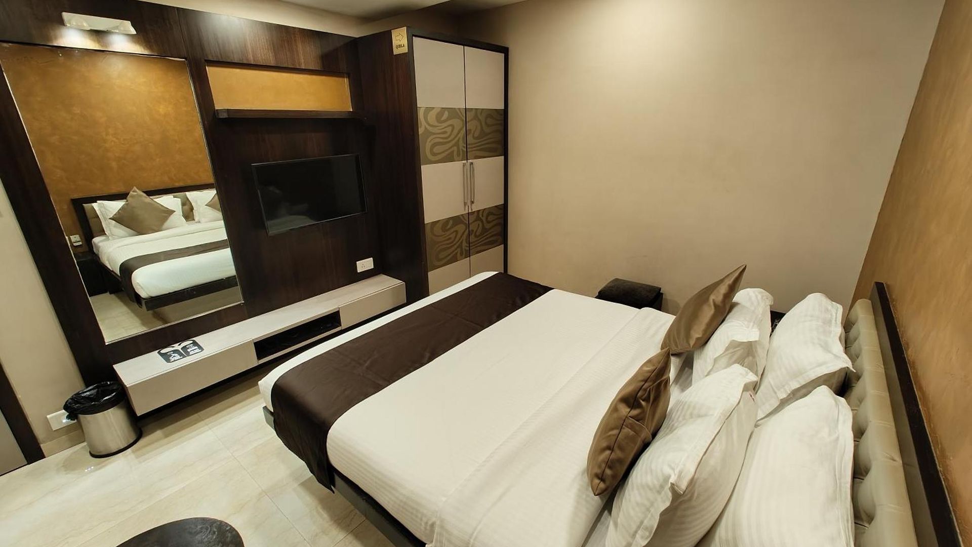 The Majlis - Colaba Hotel Mumbai