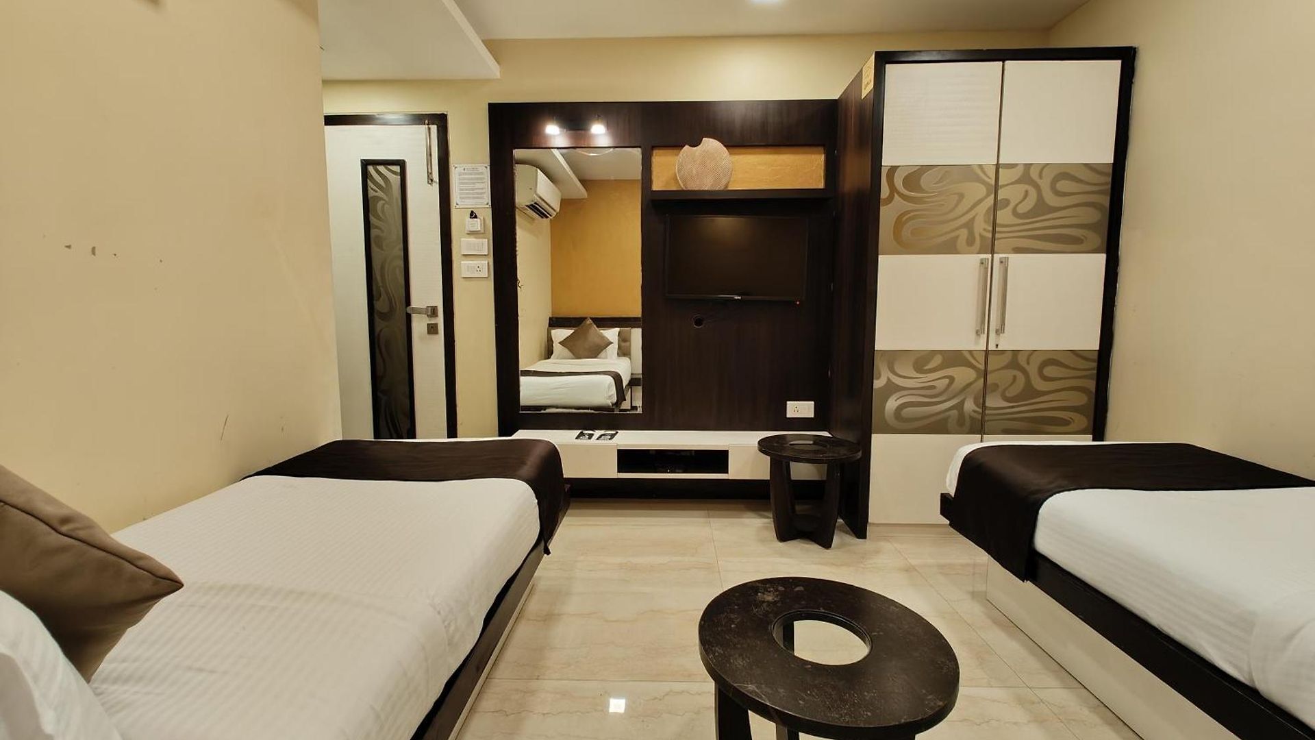 The Majlis - Colaba Hotel Mumbai
