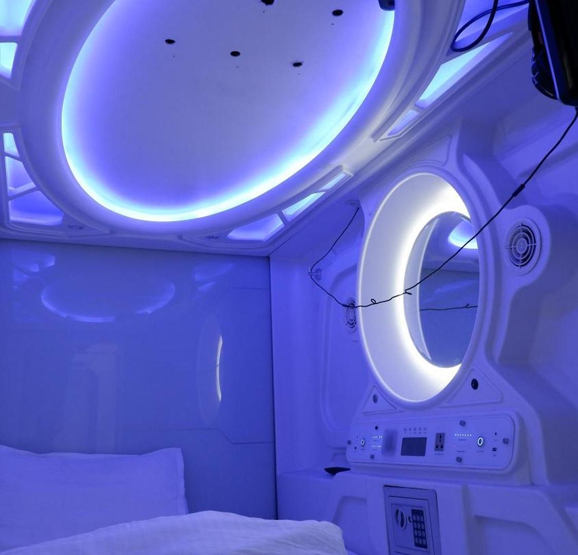 Capsule hotel Astropods