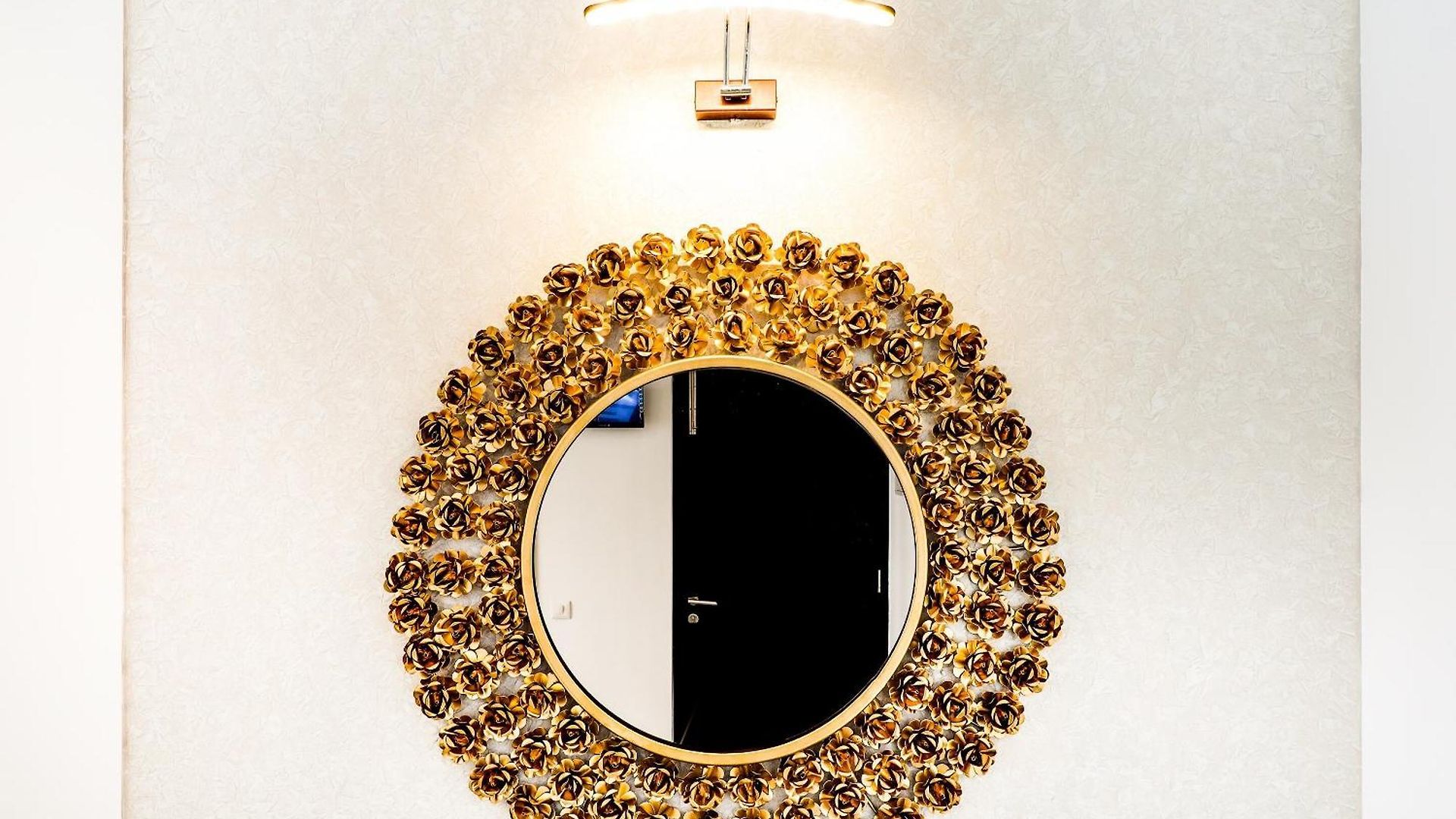Oyo Elegant Hiranandani Guest house