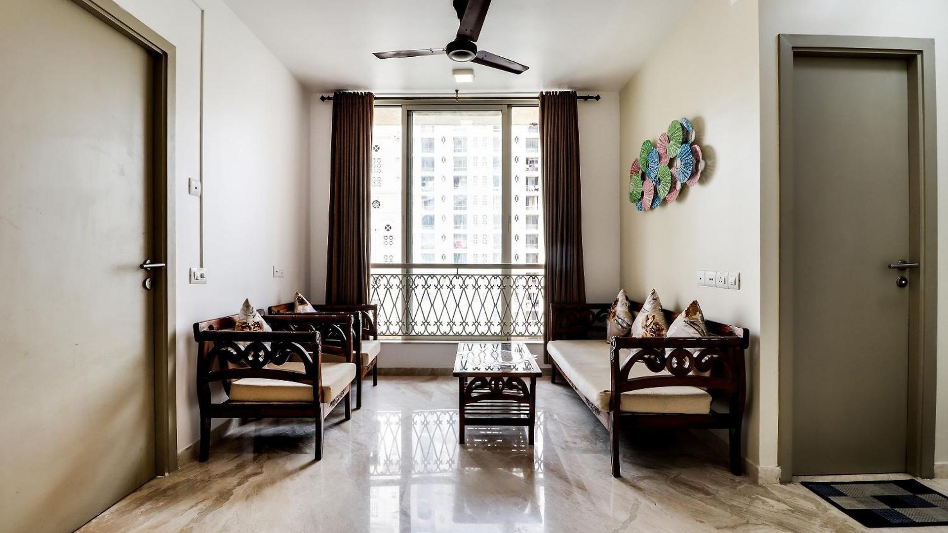Guest house Oyo Elegant Hiranandani 3*