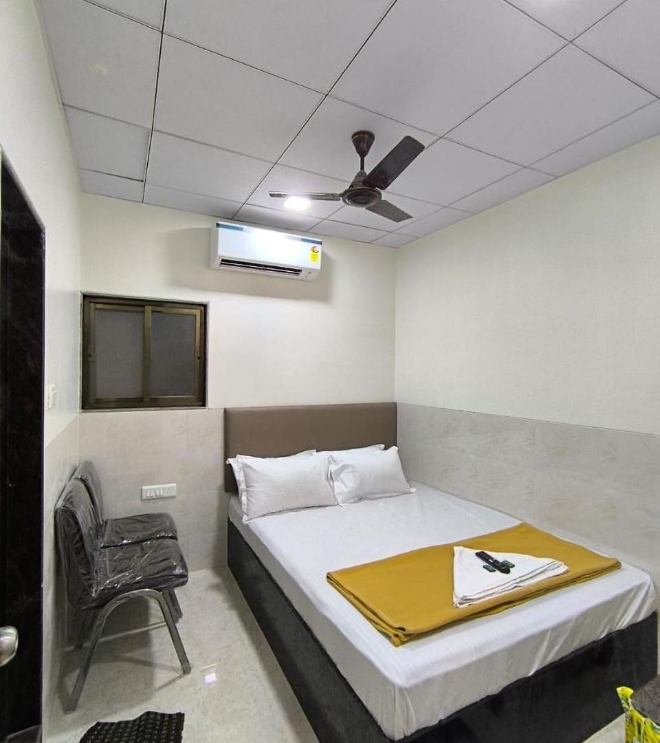 Sapna & Boarding Mumbai
