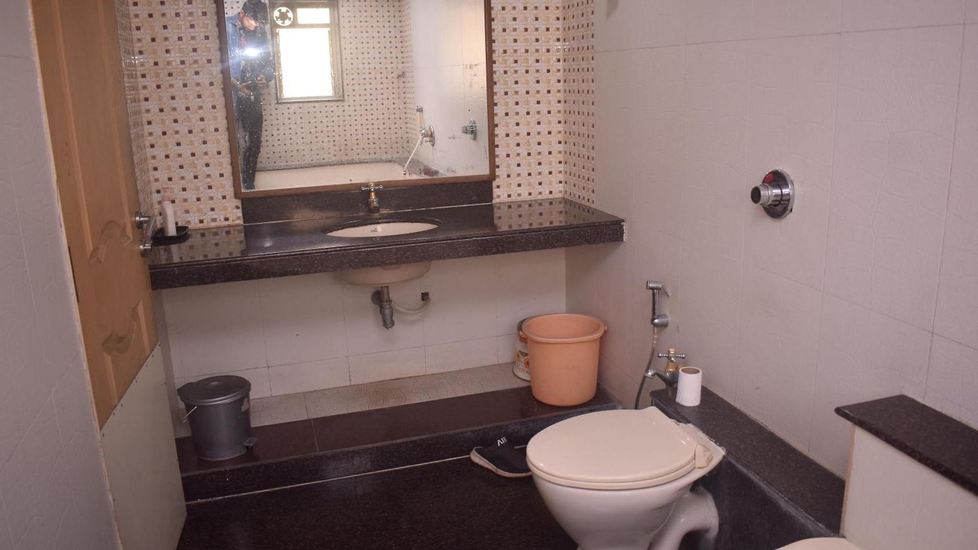 Dhiraj Hotel