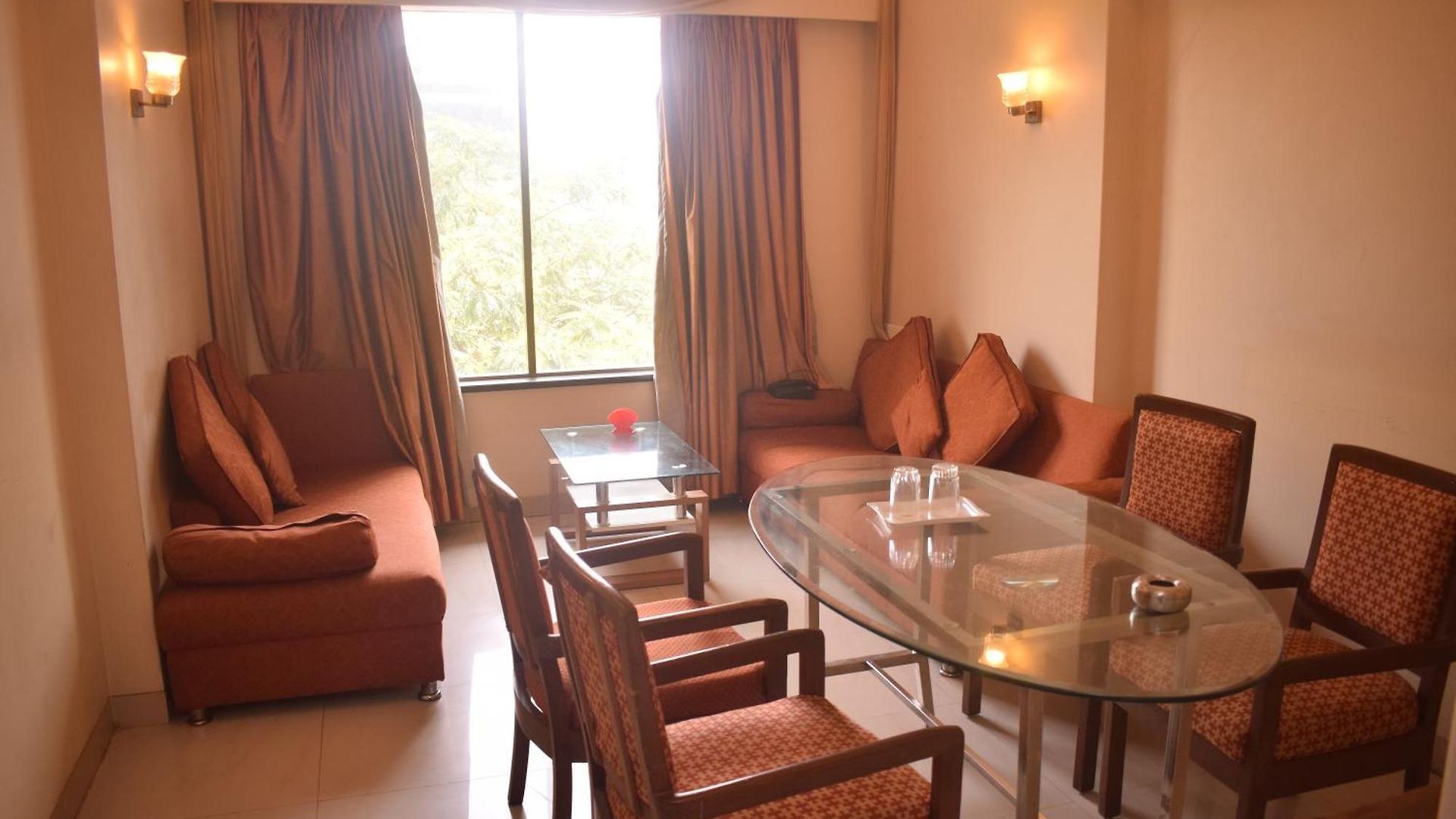 Dhiraj Hotel