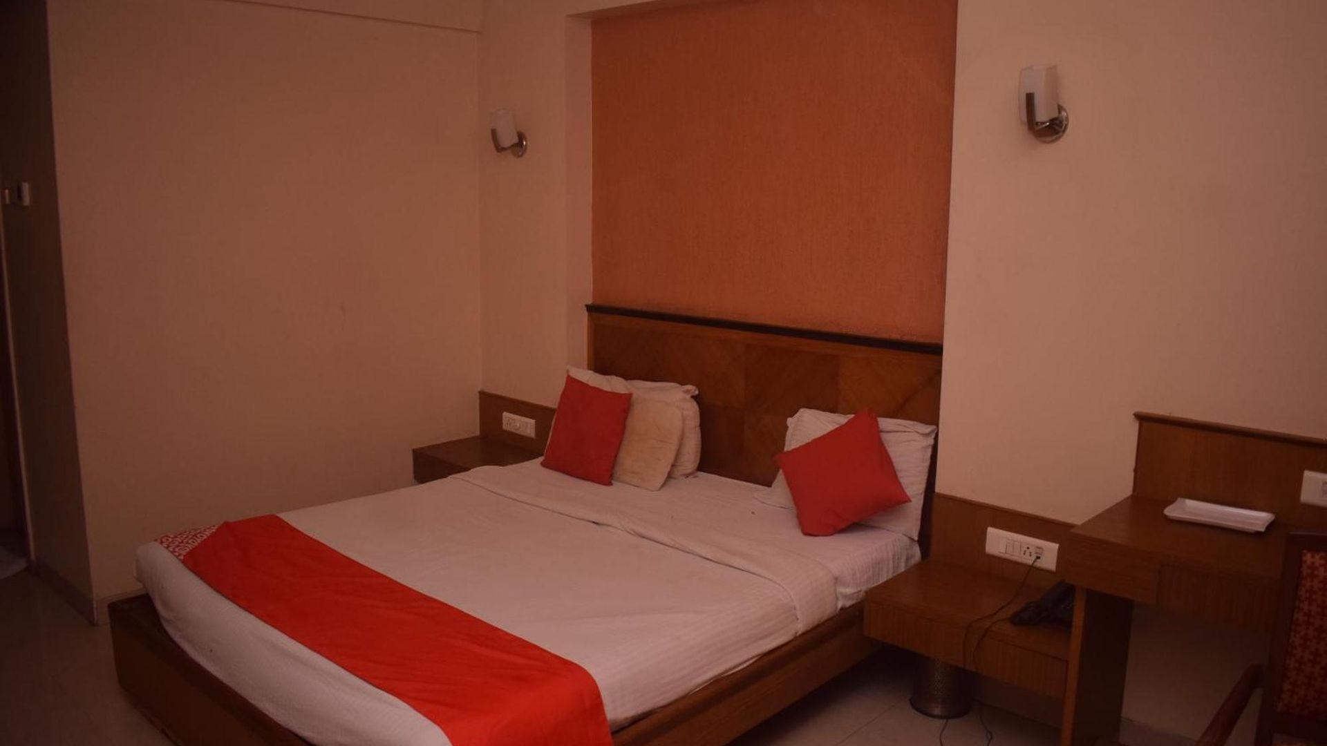 Dhiraj Hotel Mumbai