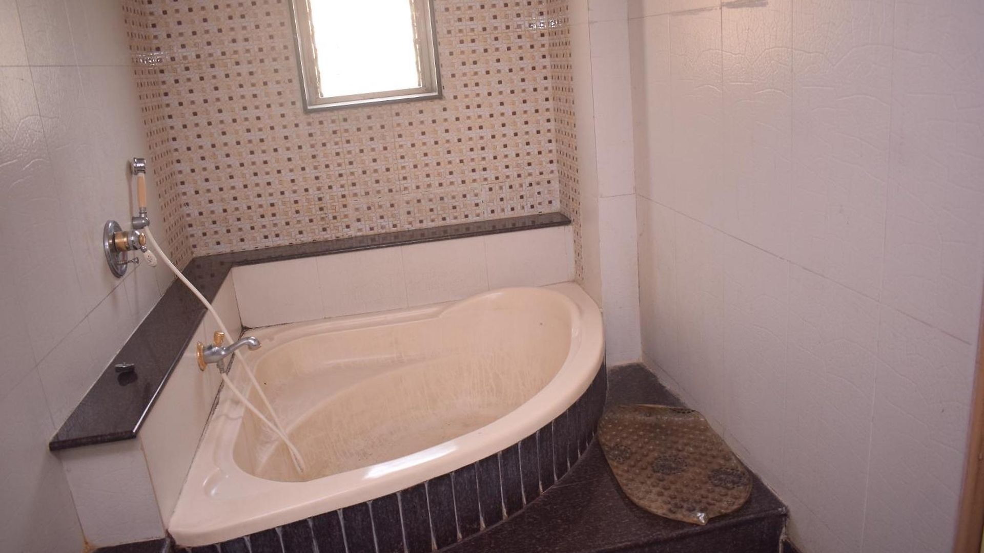 Dhiraj Hotel