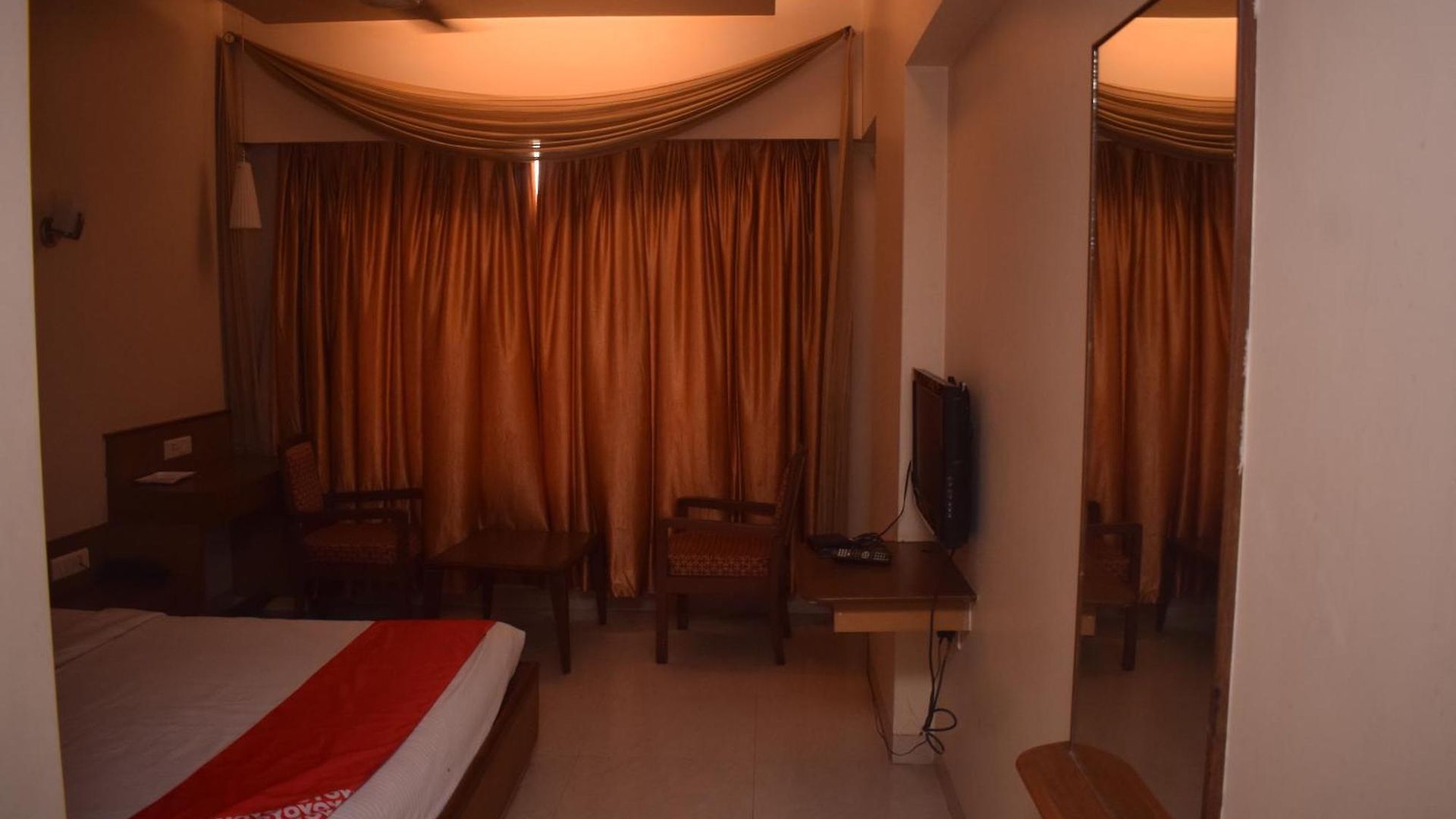 Dhiraj Hotel 3*