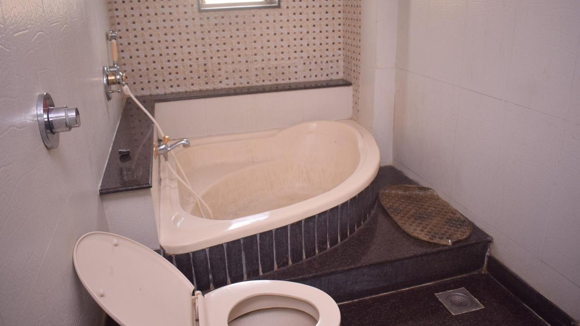 Dhiraj Hotel Mumbai