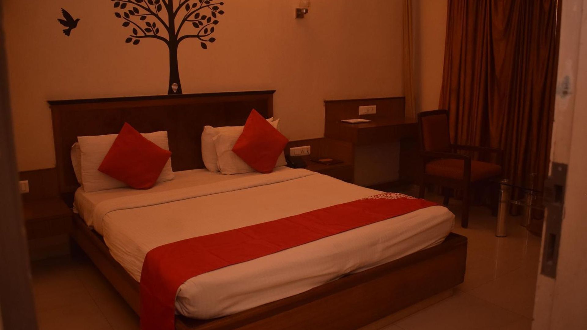 Hotel Dhiraj Mumbai