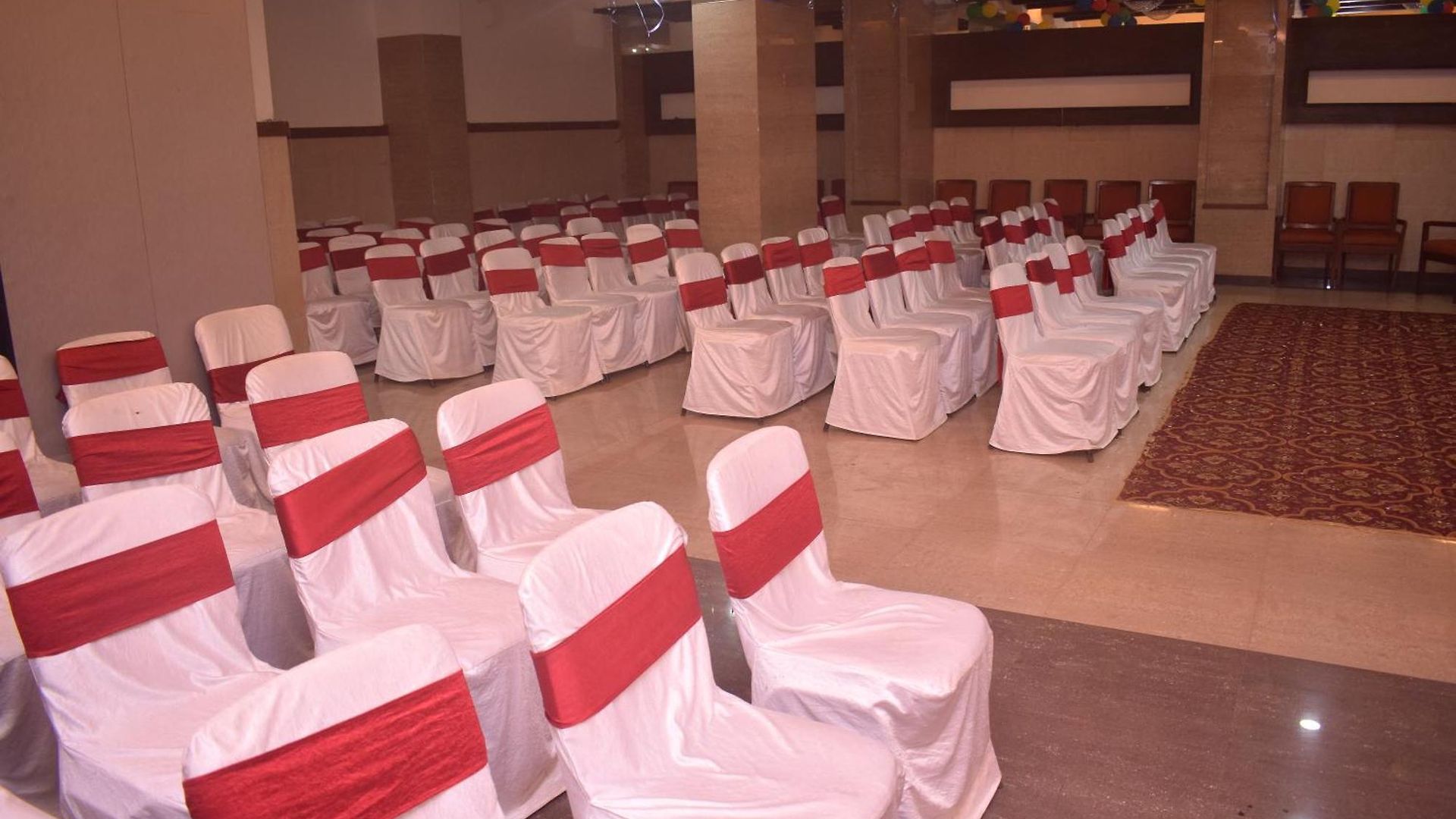 Hotel Dhiraj Mumbai