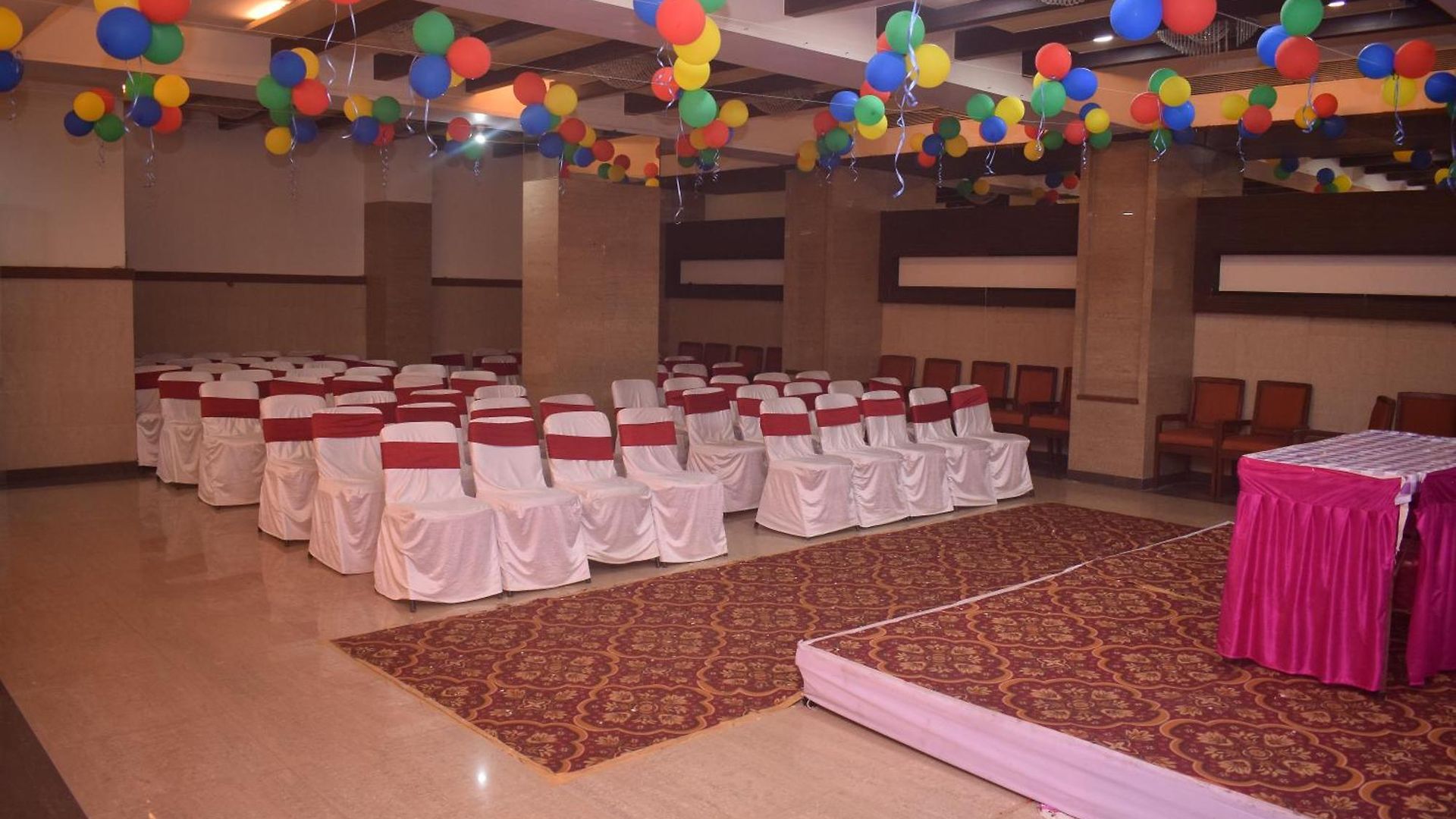 Dhiraj Hotel 3*