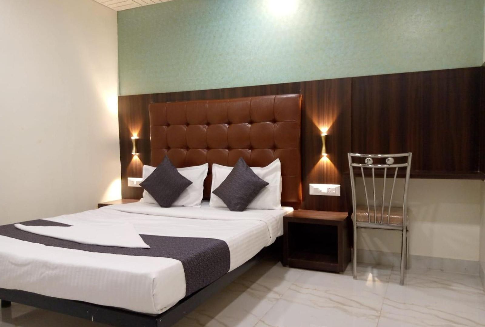 Tri Hotel 3*