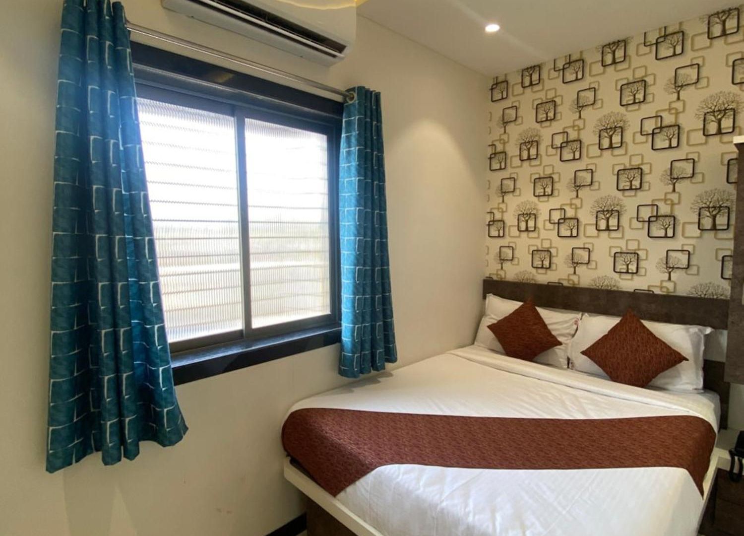 Rose Hotel 2*