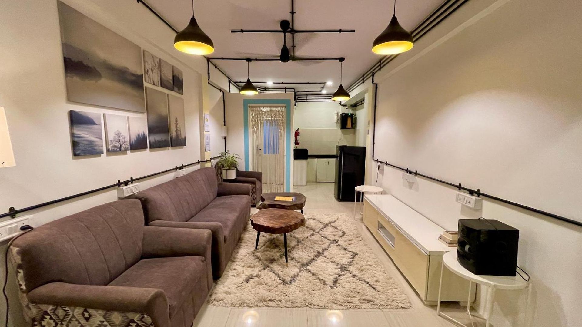 Locomo Hostel Express - Stay Work Eat Mumbai