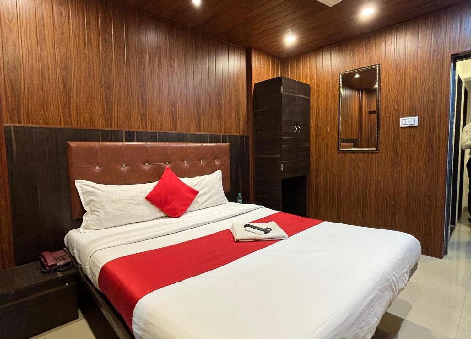 Hotel Hotel Borivali Executive - Near Borivali Railway Station