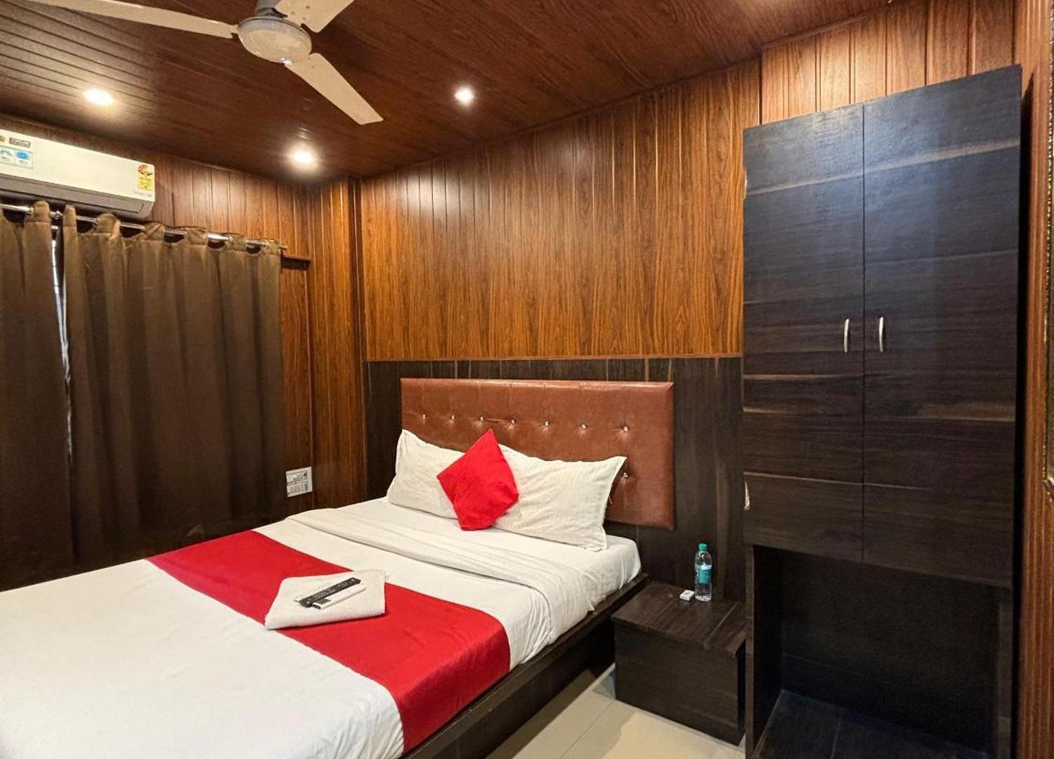 Hotel Hotel Borivali Executive - Near Borivali Railway Station