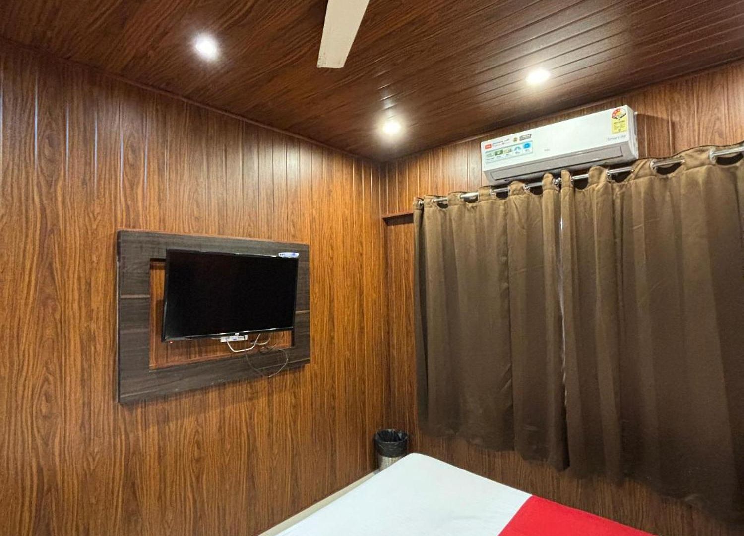 Hotel Borivali Executive - Near Borivali Railway Station Mumbai