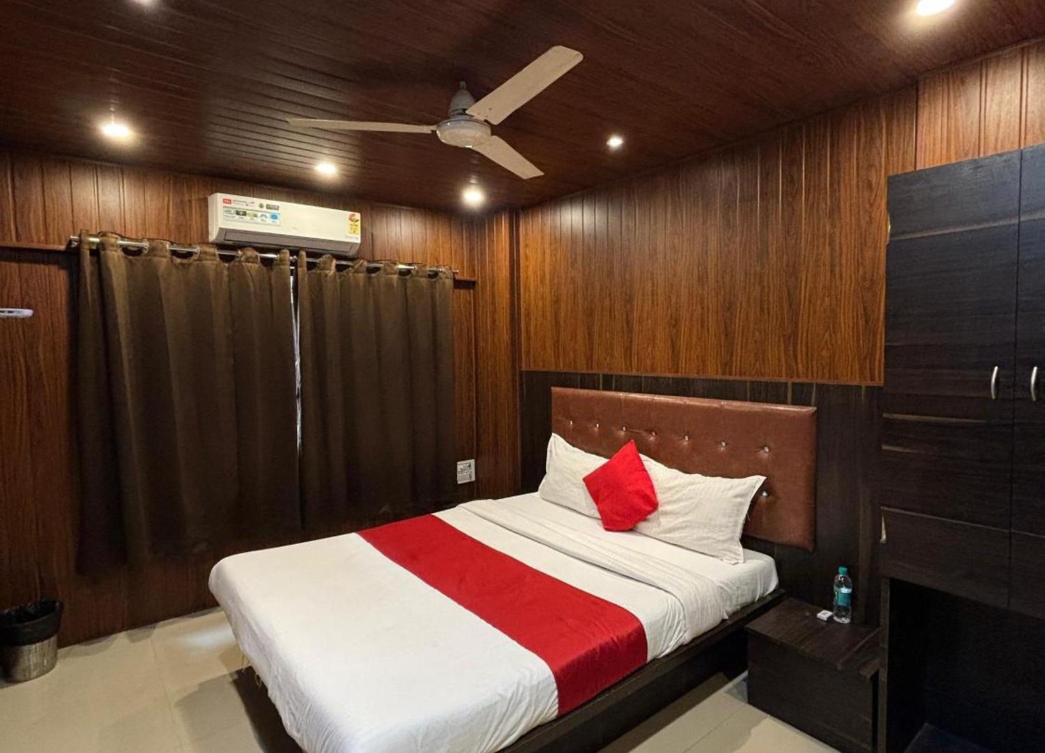Hotel Borivali Executive - Near Borivali Railway Station 3*