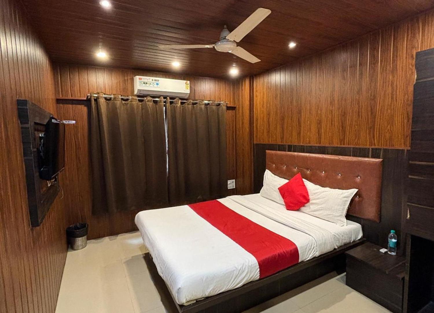 Hotel Hotel Borivali Executive - Near Borivali Railway Station