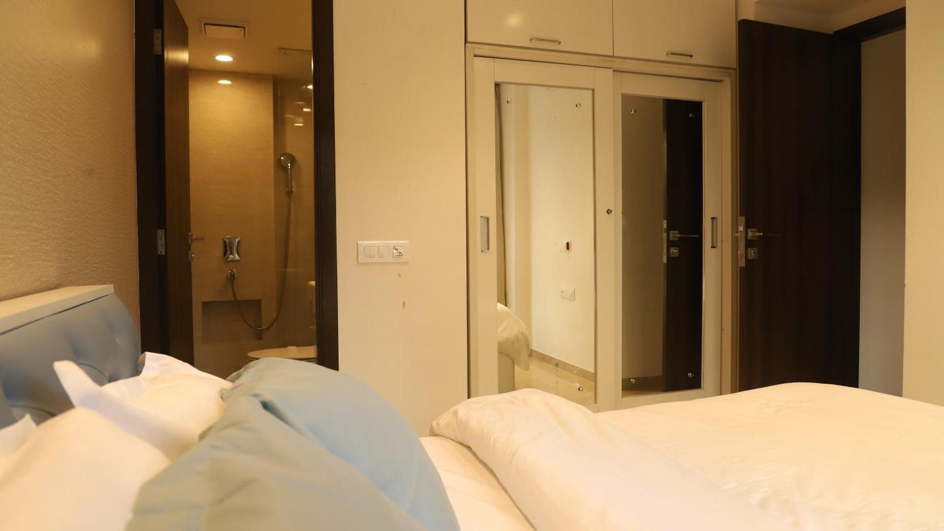 Zenia Luxury Suites And Serviced *