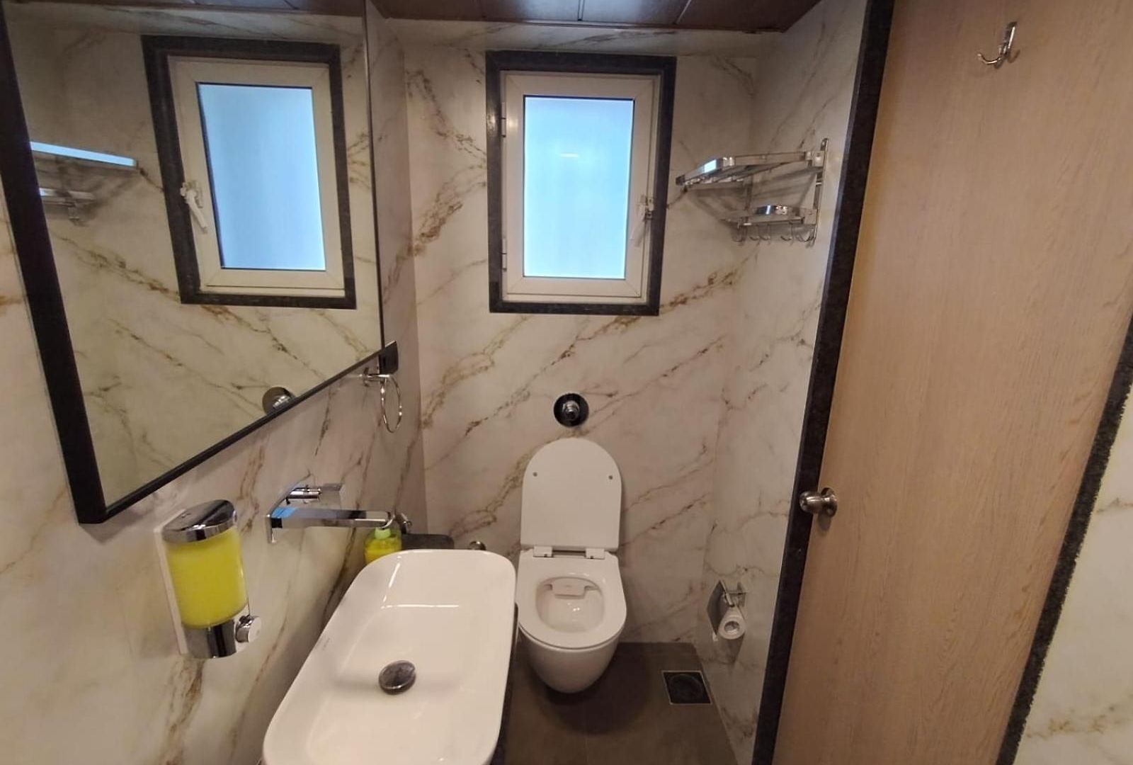Hotel J And Banquets Mumbai