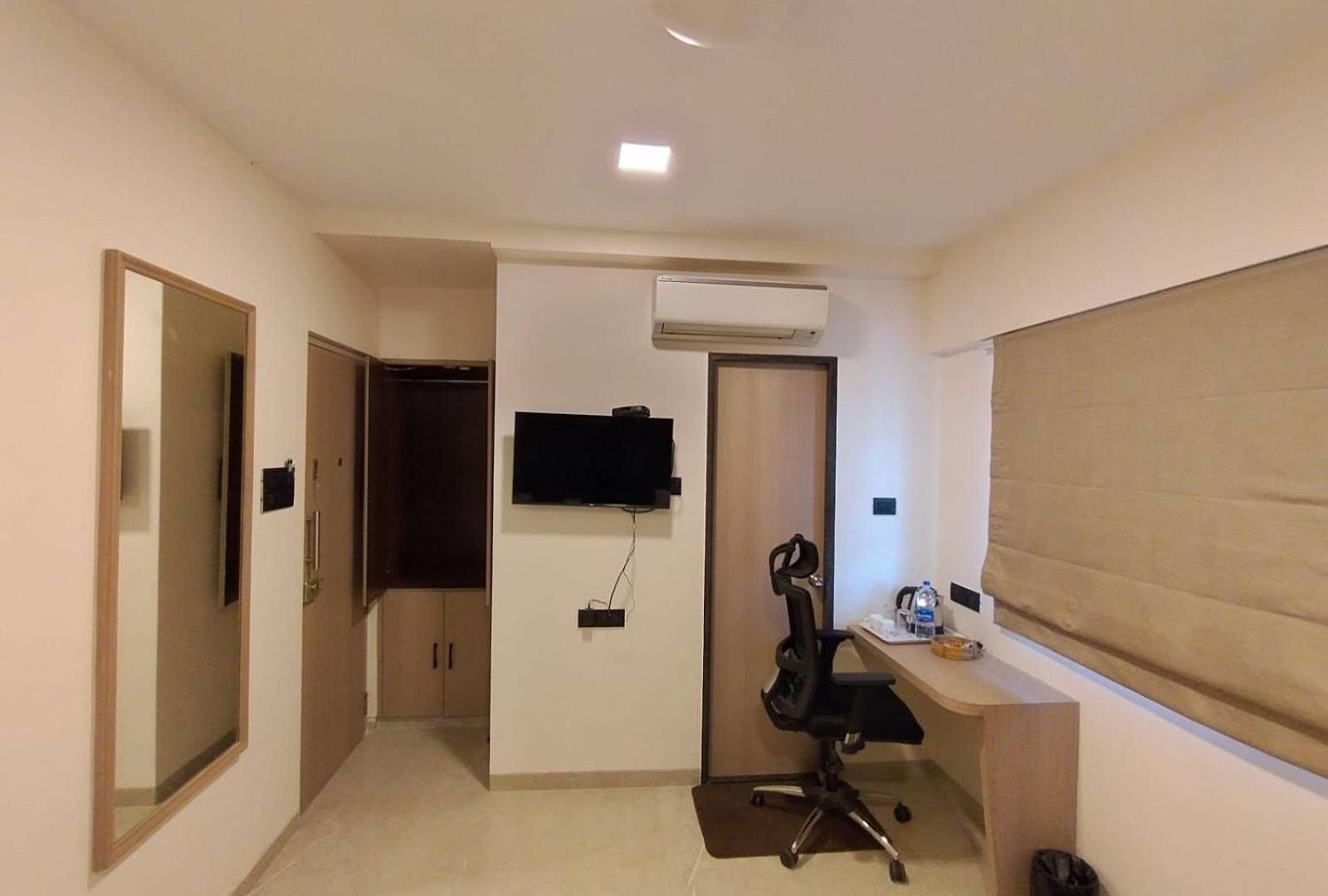 Hotel J And Banquets Mumbai