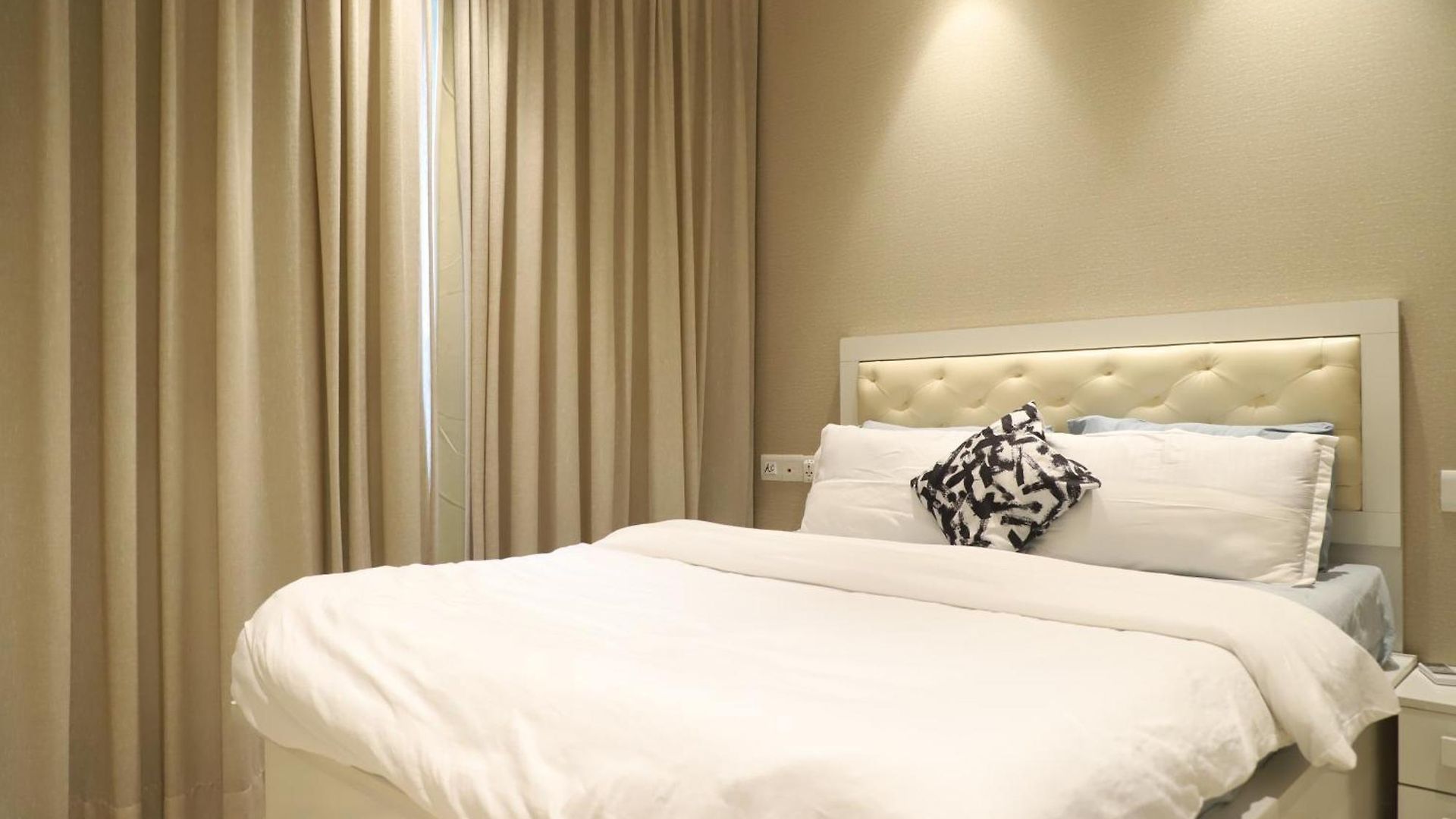 Zenia Luxury Suites And Serviced * Mumbai
