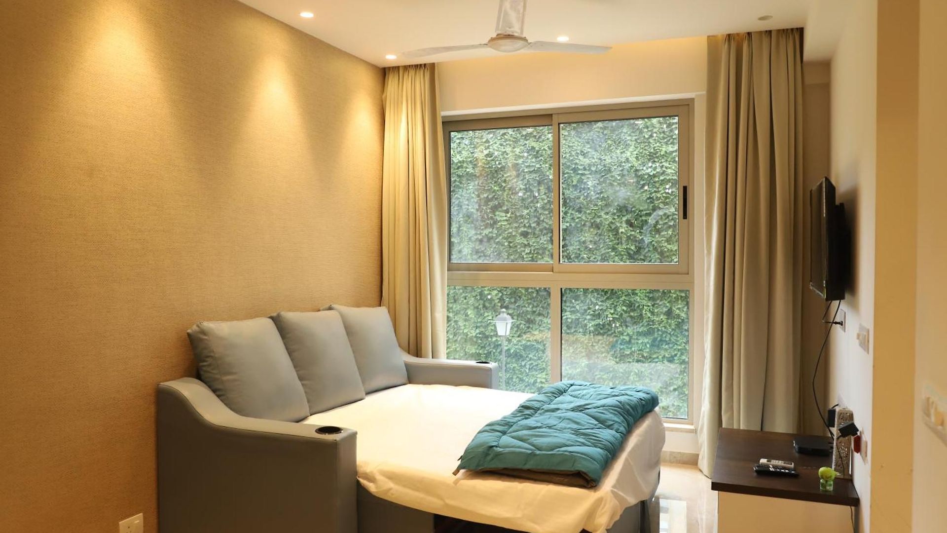 Zenia Luxury Suites And Serviced