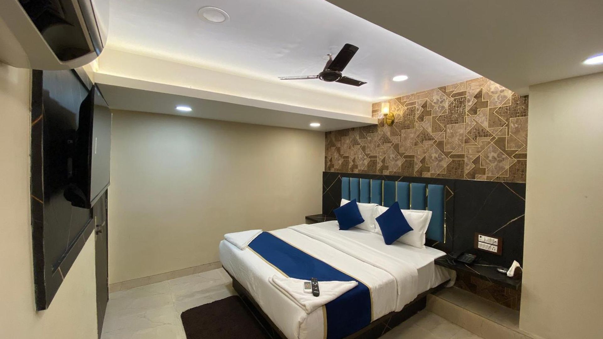 97 Inn- Andheri Versova