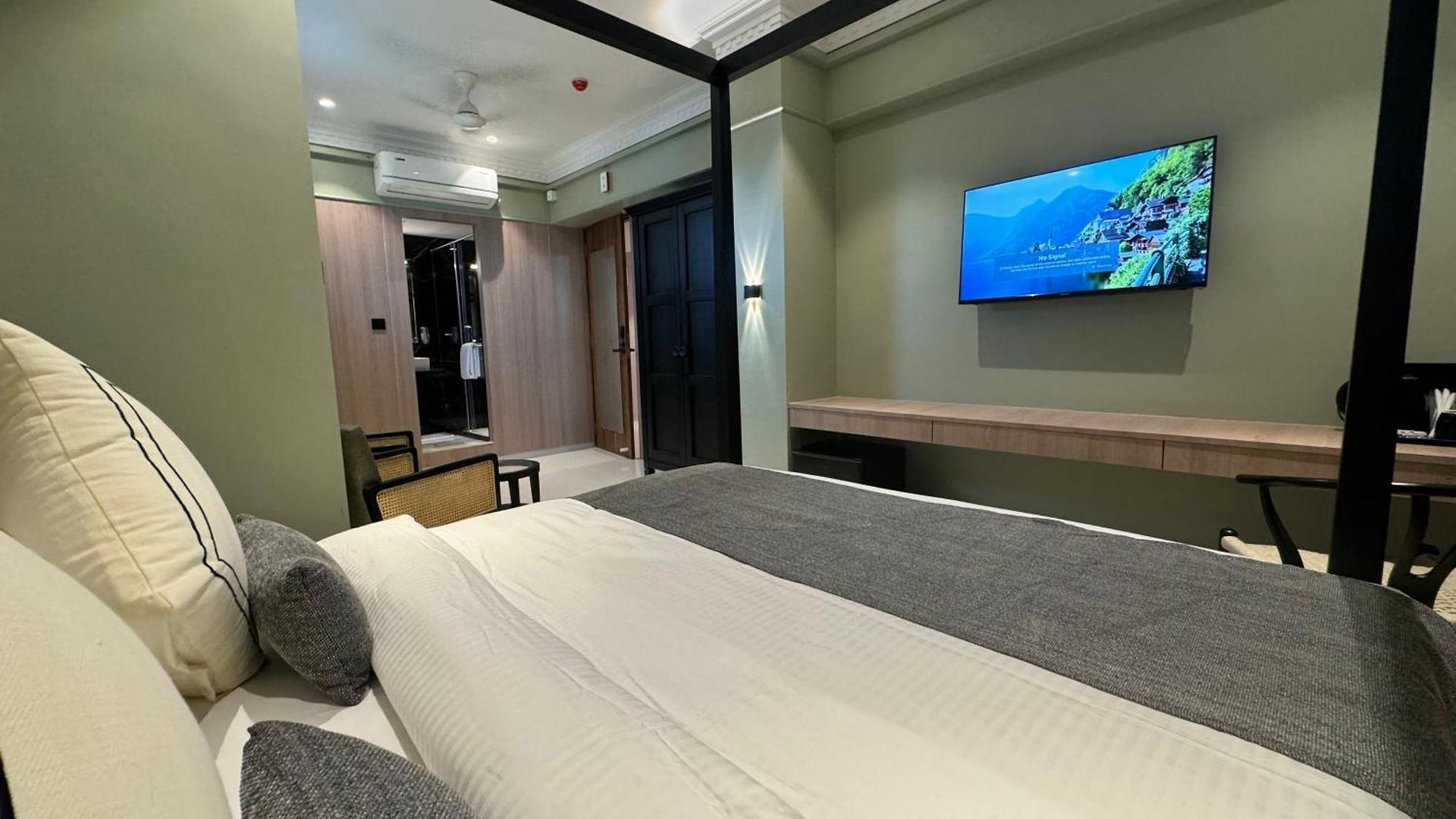 House, Valnai Malad Hotel 4*