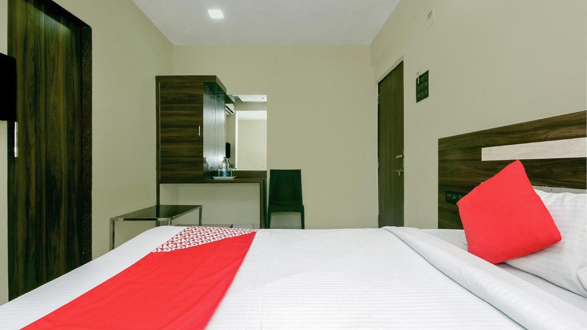 Oyo 23656 Parimeet Hotel