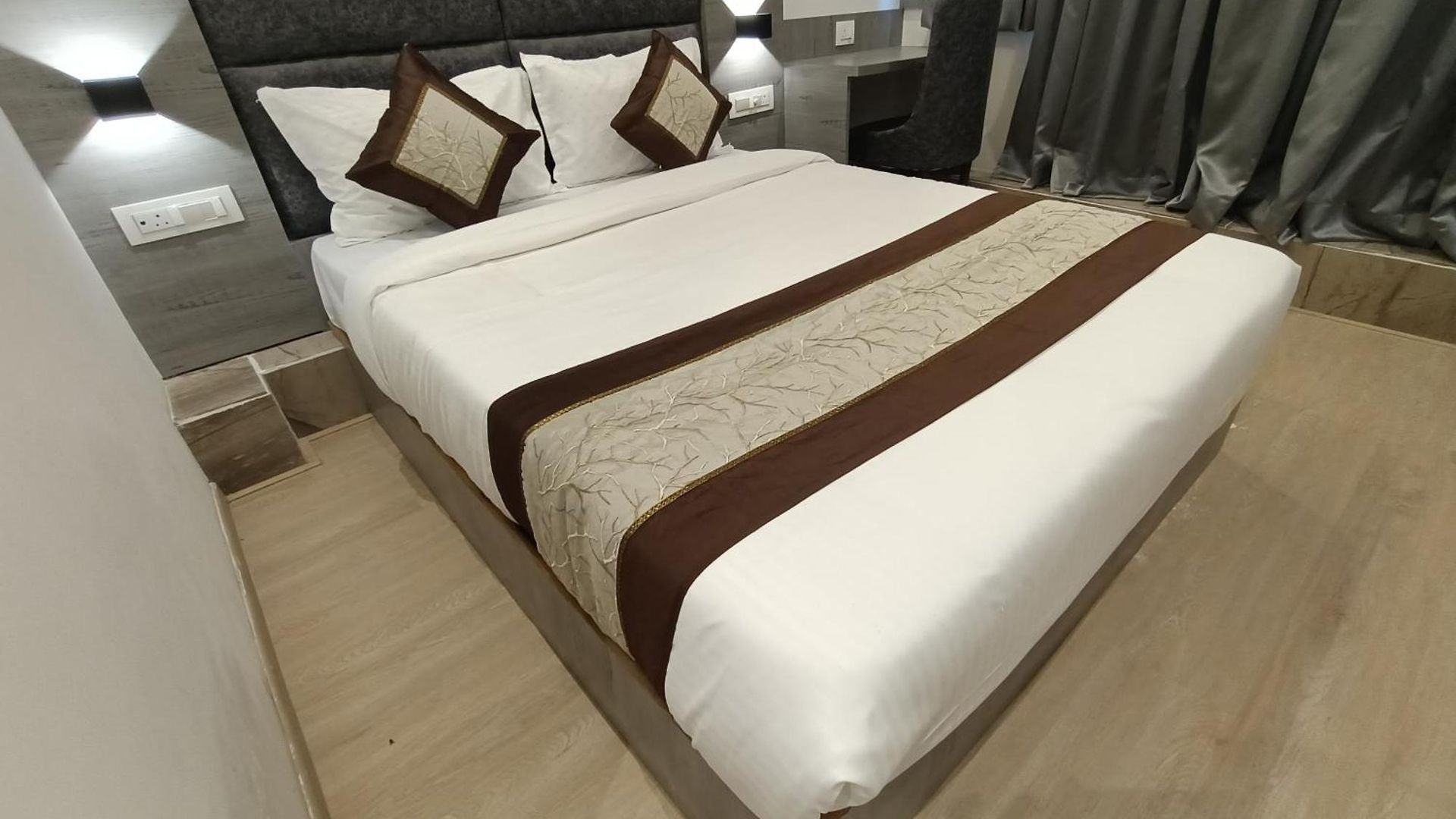 Beverly Palace Santacruz - Near Bkc - Airport T1