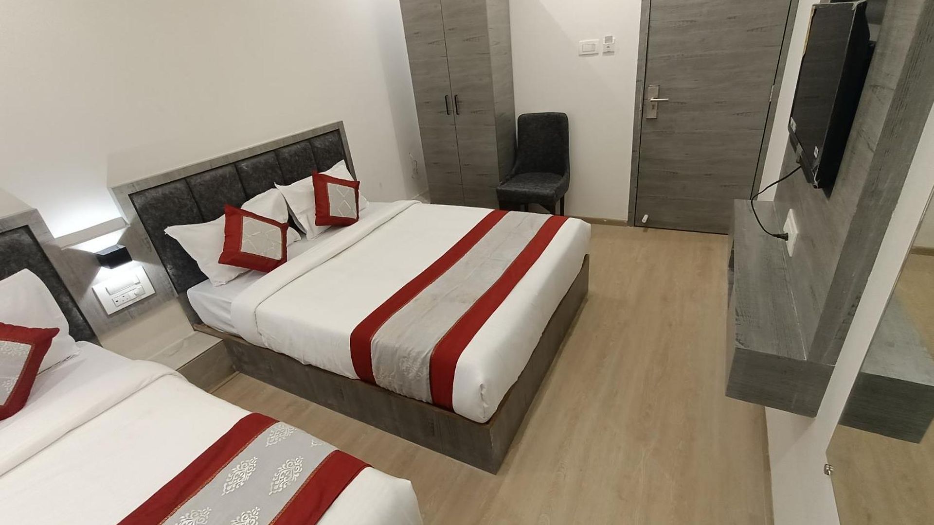 Beverly Palace Santacruz - Near Bkc - Airport T1