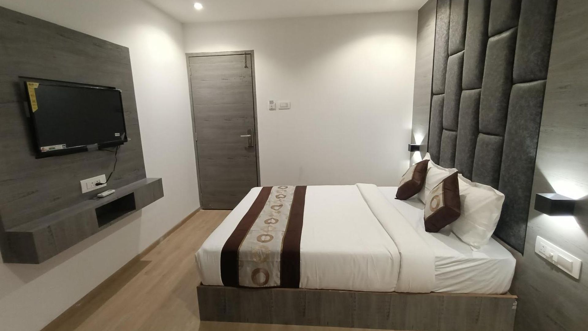 Beverly Palace Santacruz - Near Bkc - Airport T1