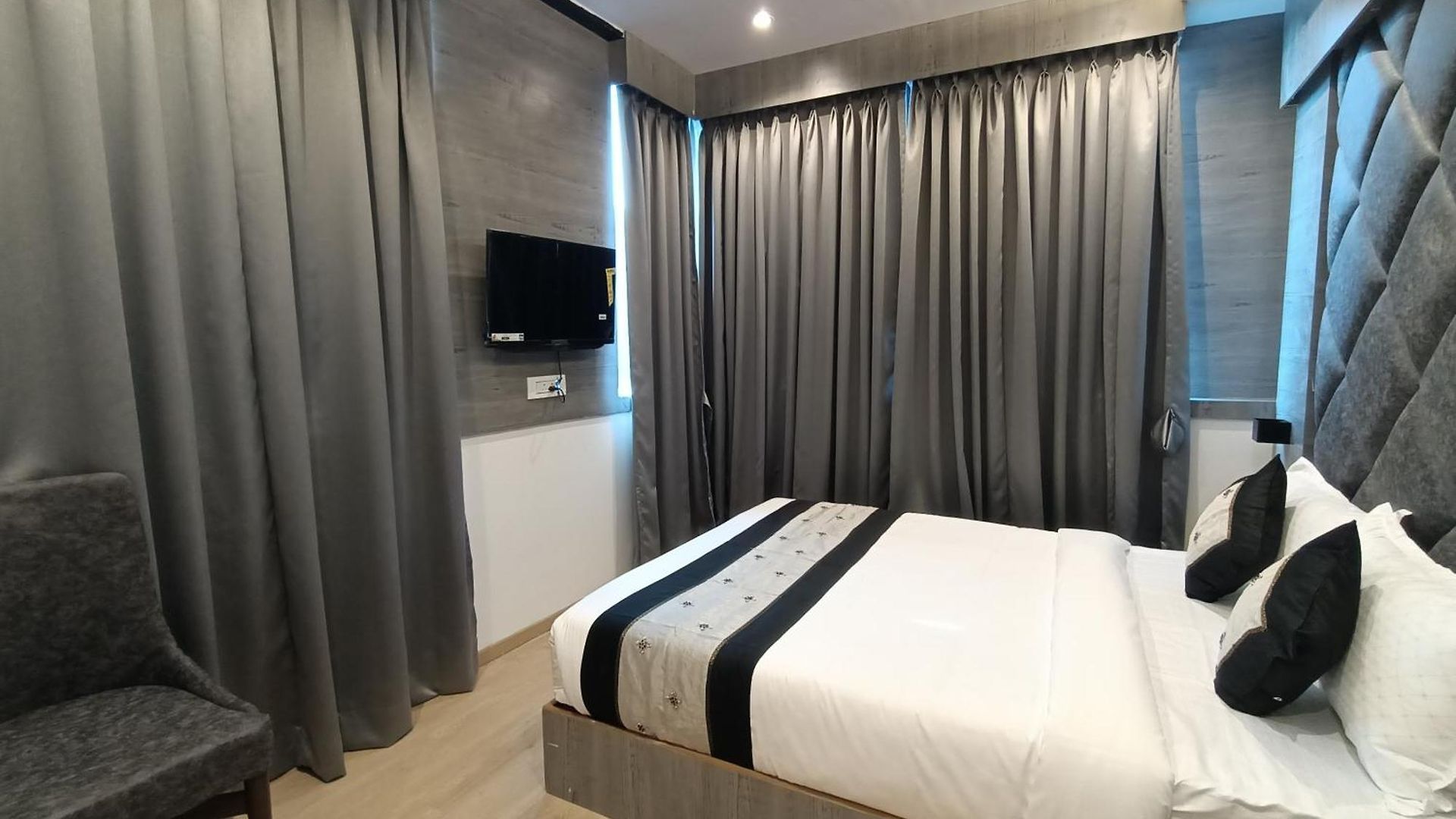 Hotel Beverly Palace Santacruz - Near Bkc - Airport T1 Mumbai