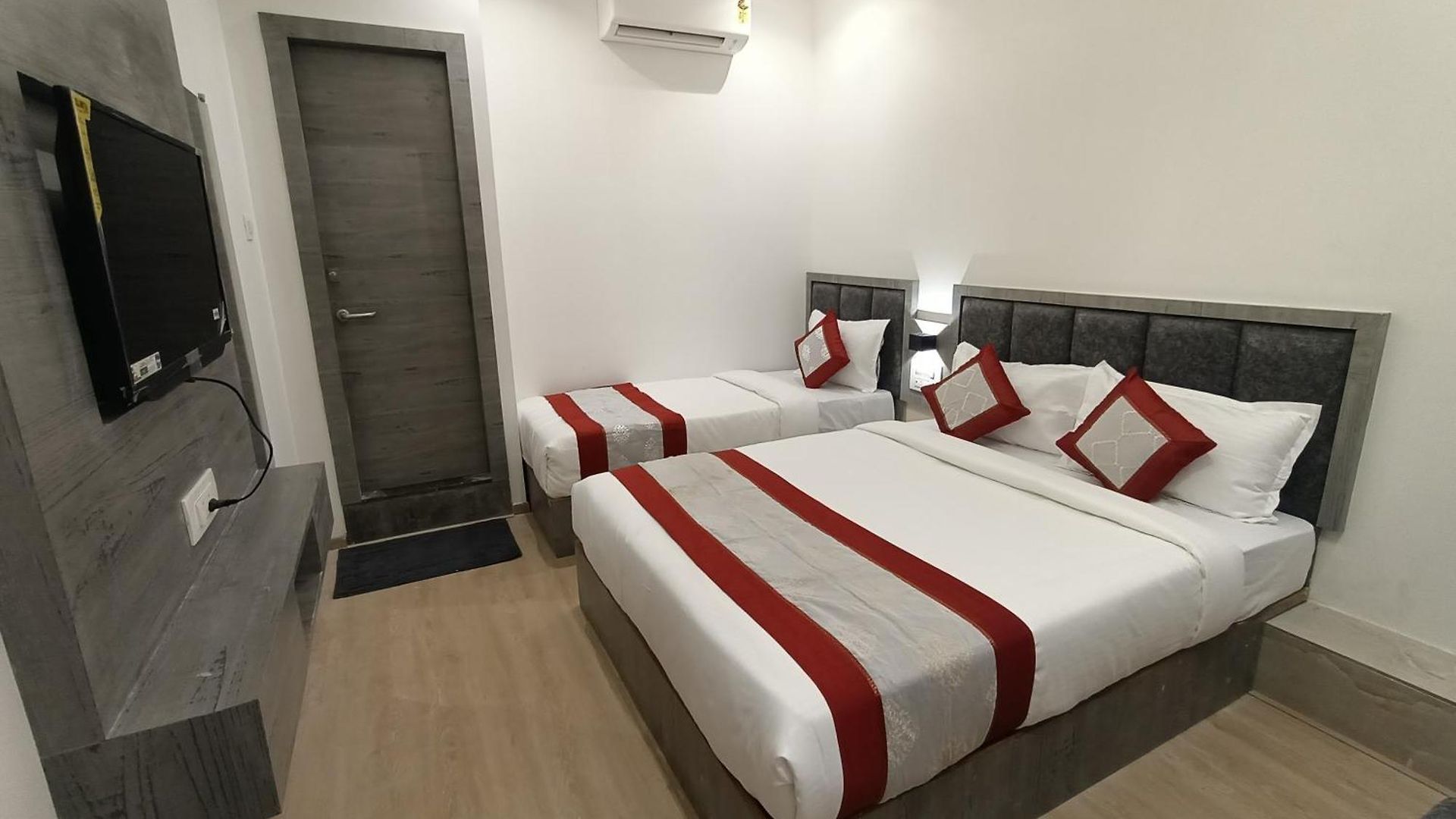 Hotel Beverly Palace Santacruz - Near Bkc - Airport T1