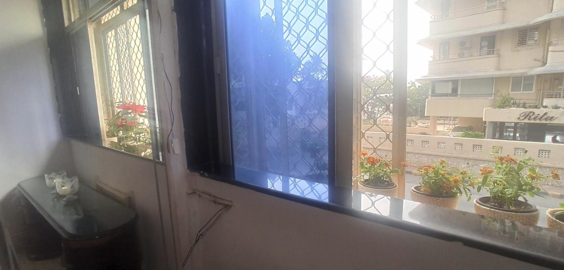 Seaview Bandra W Nr Taj Indian Women Only * Mumbai