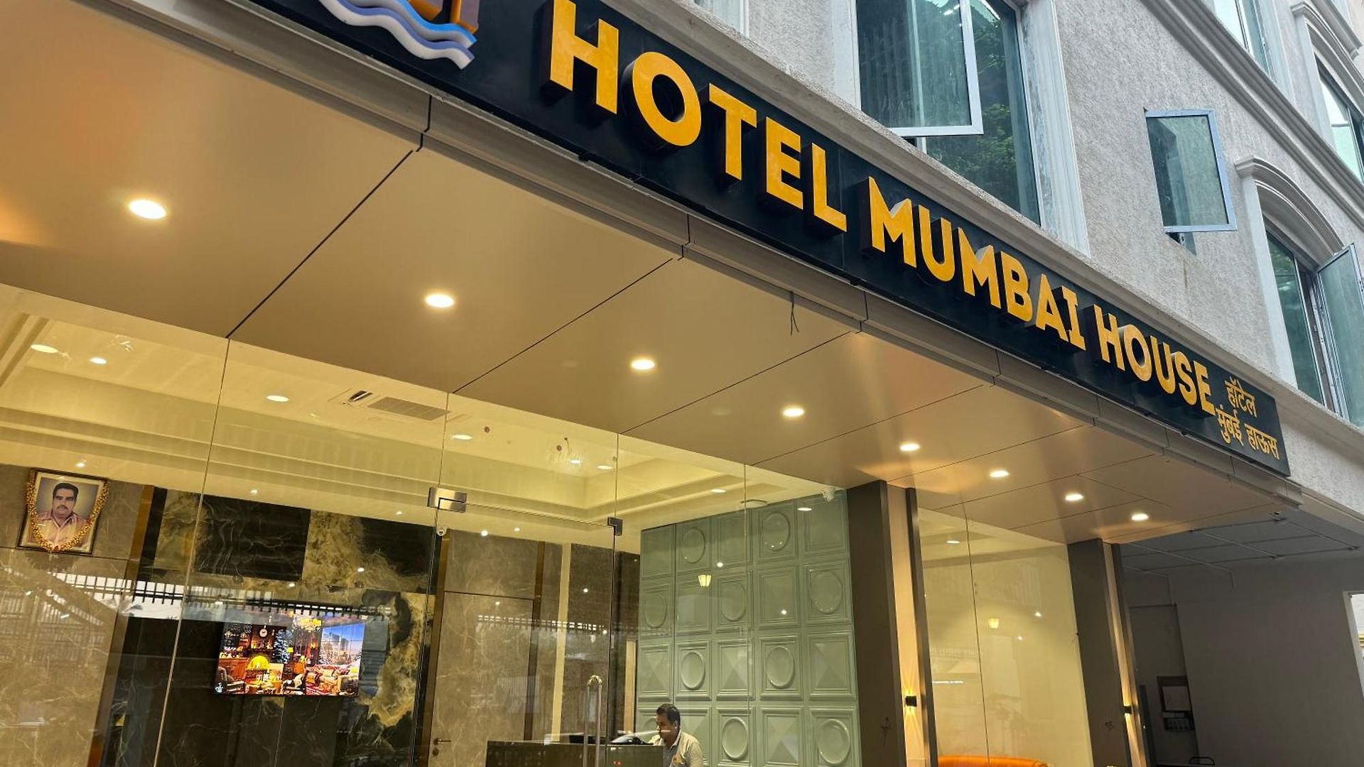 Hotel House, Valnai Malad Mumbai