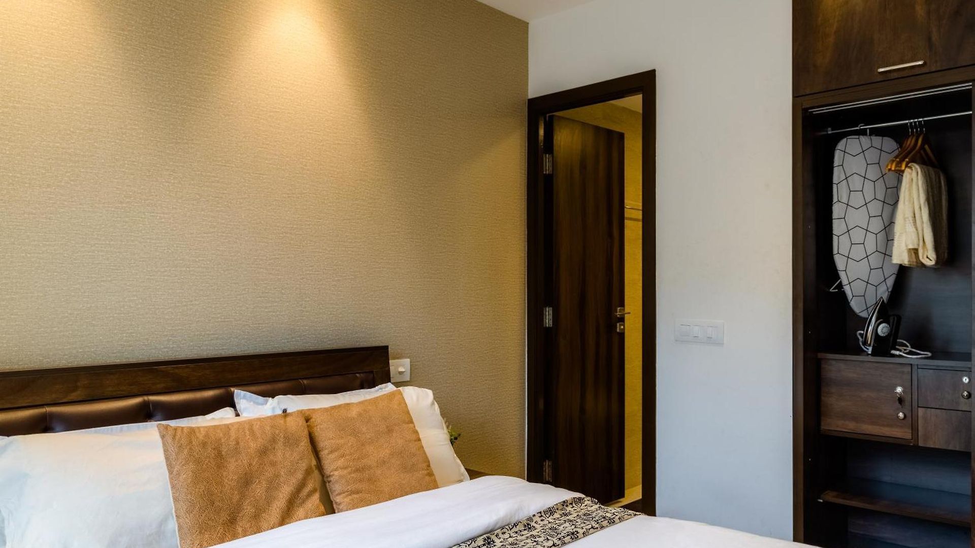 Zenia Luxury Suites And Serviced Aparthotel *