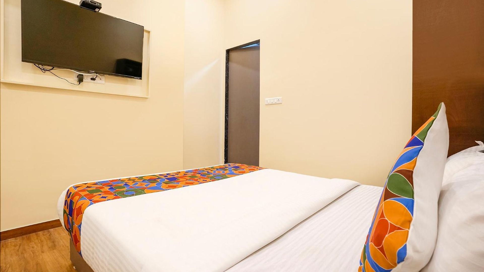 Hotel Fabhotel Freedom International - Nr International Airport