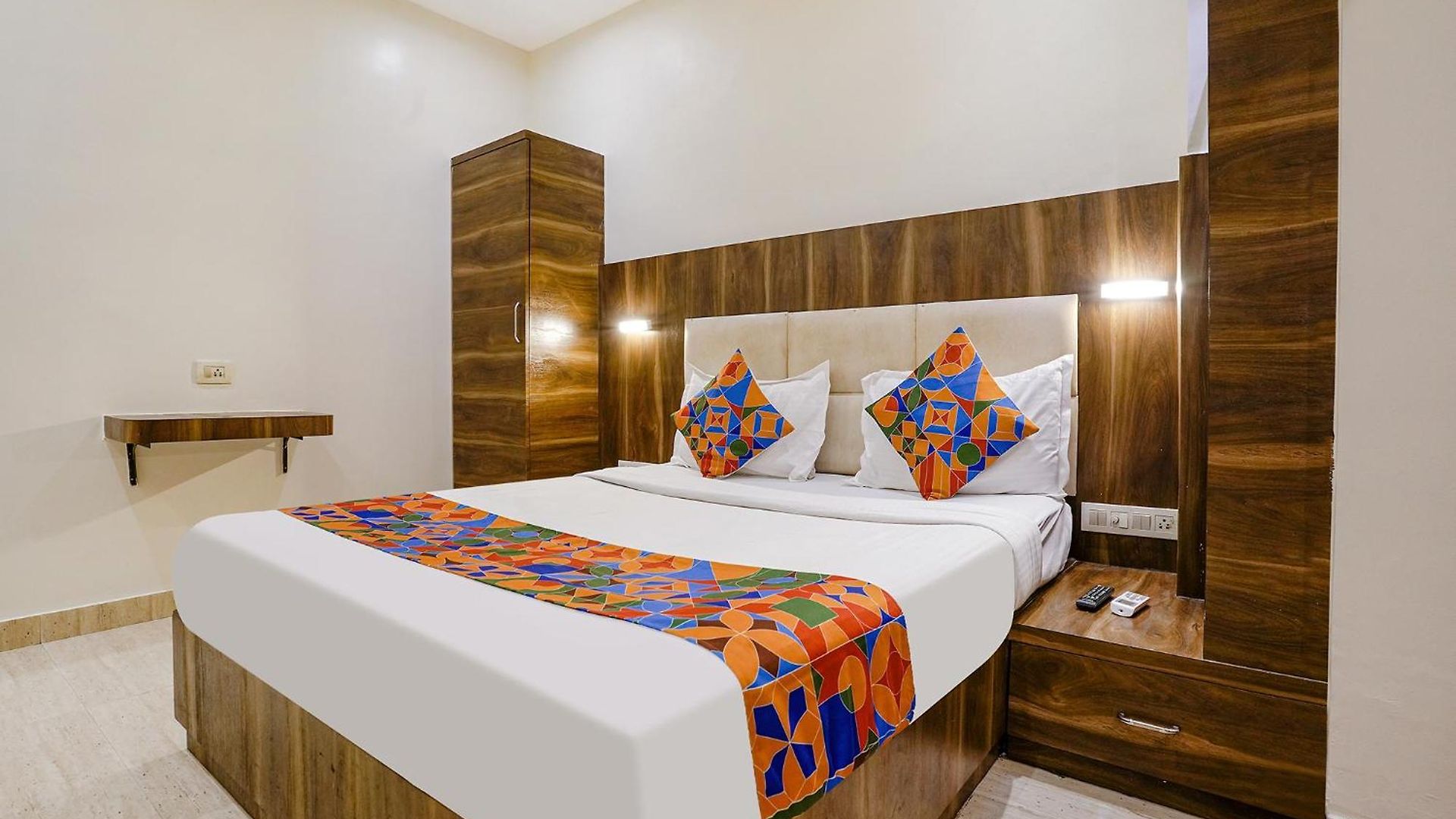 Hotel Via Abad 3*
