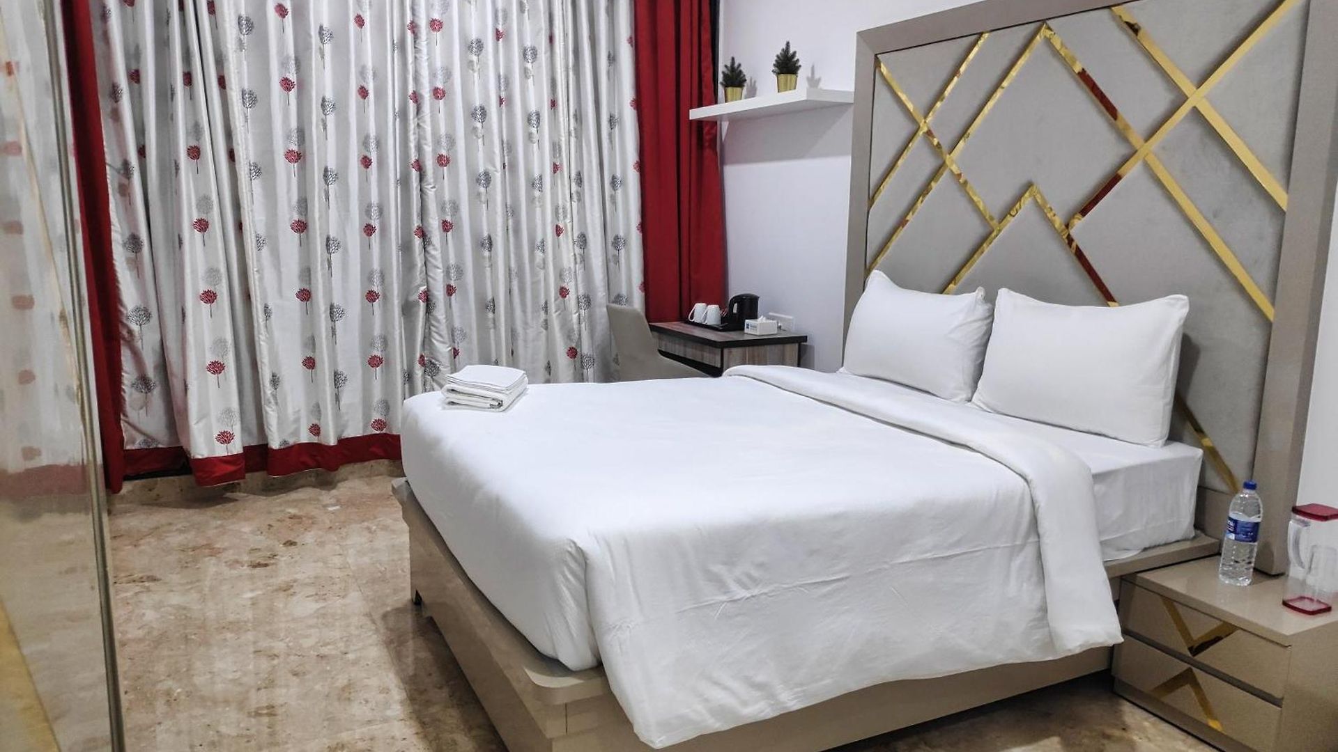 Premium In Hiranandani Powai By Maxxvalue - Chitranjan Aparthotel 3*