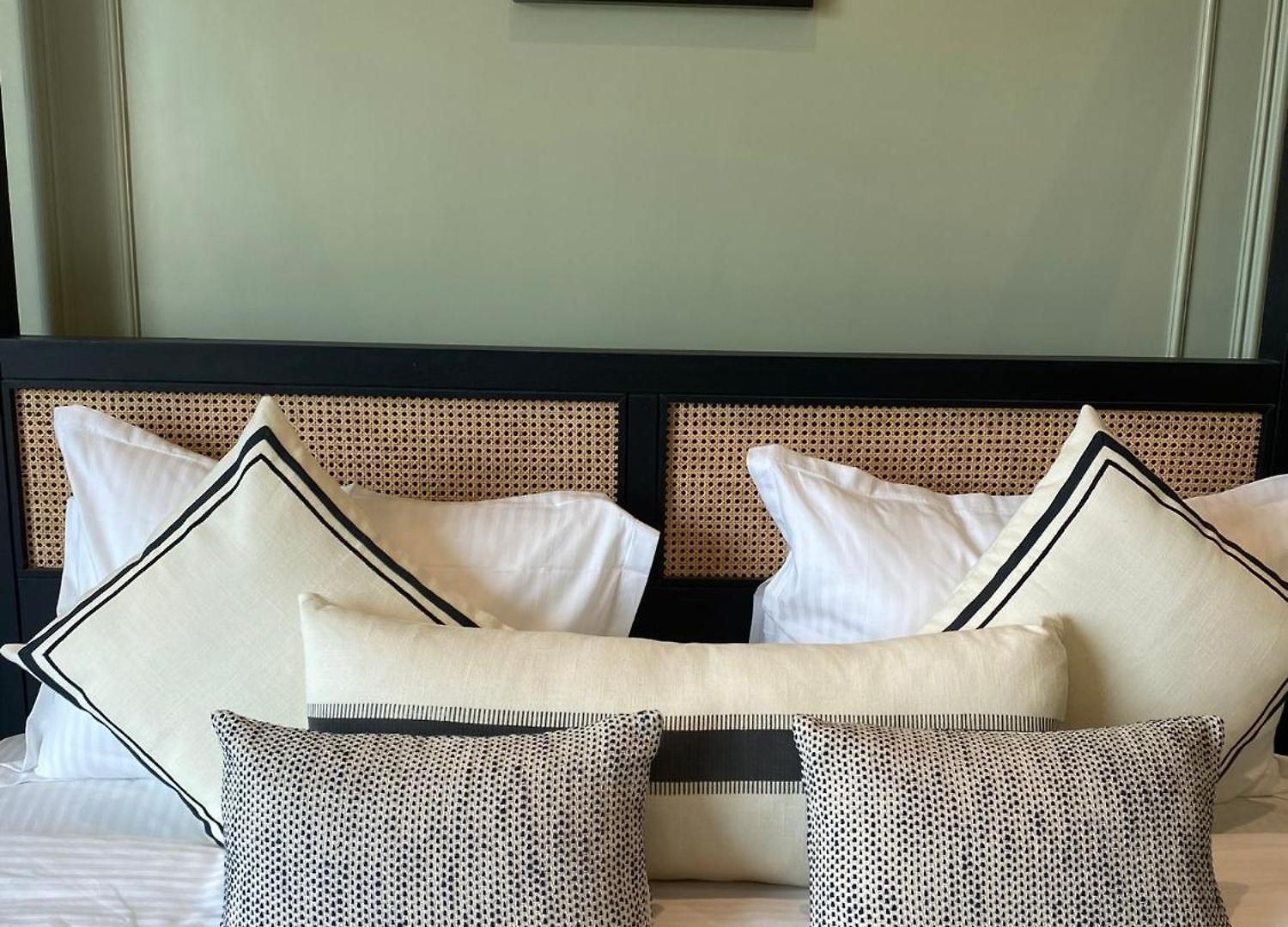 Hotel House, Valnai Malad Mumbai