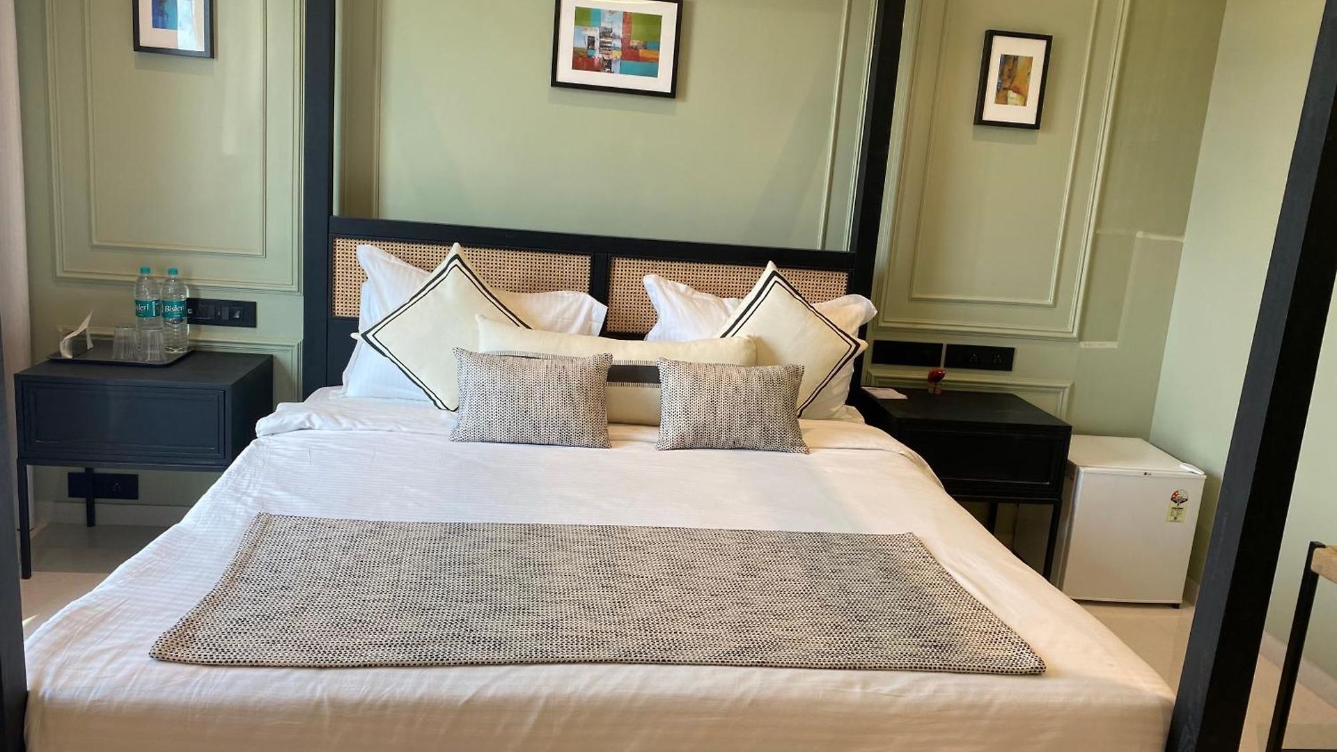 House, Valnai Malad Hotel