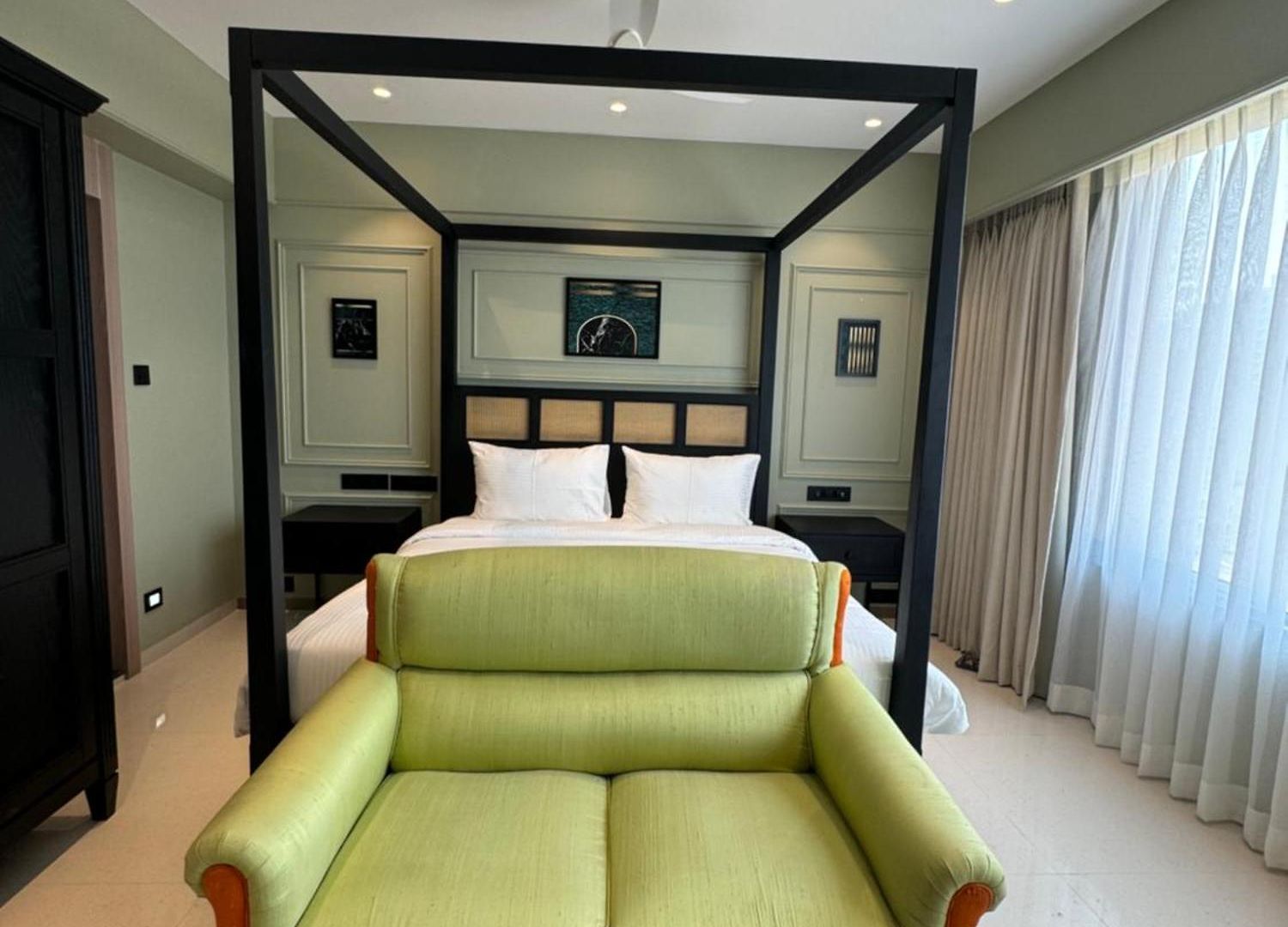 Hotel House, Valnai Malad