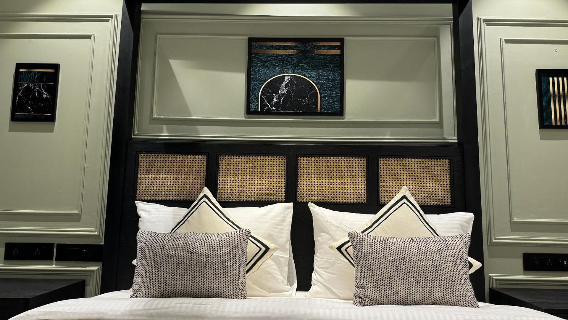 House, Valnai Malad 4*