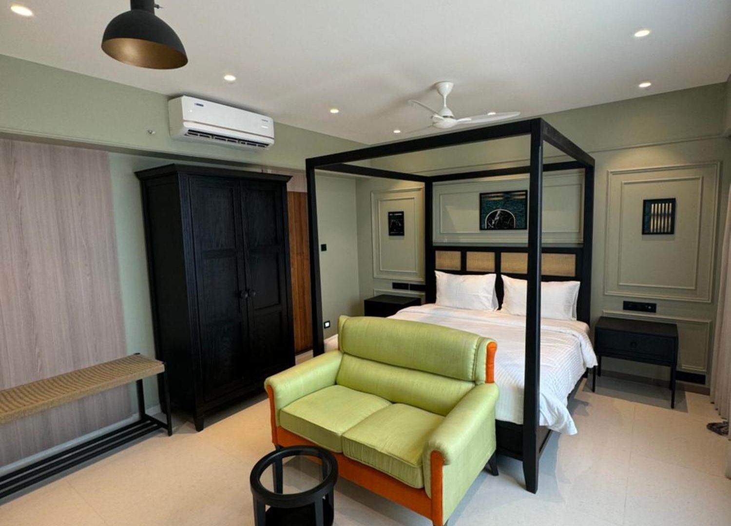 Hotel House, Valnai Malad