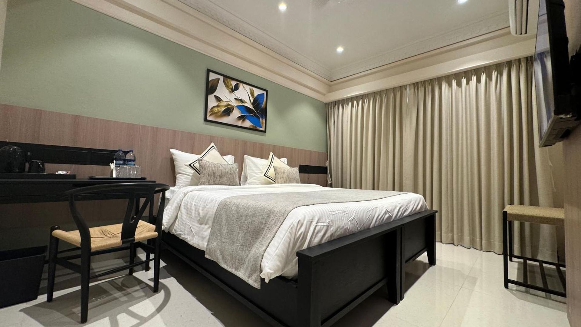 House, Valnai Malad 4*