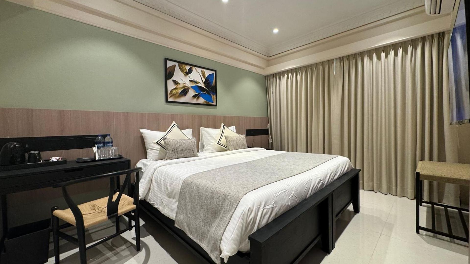House, Valnai Malad Hotel 4*